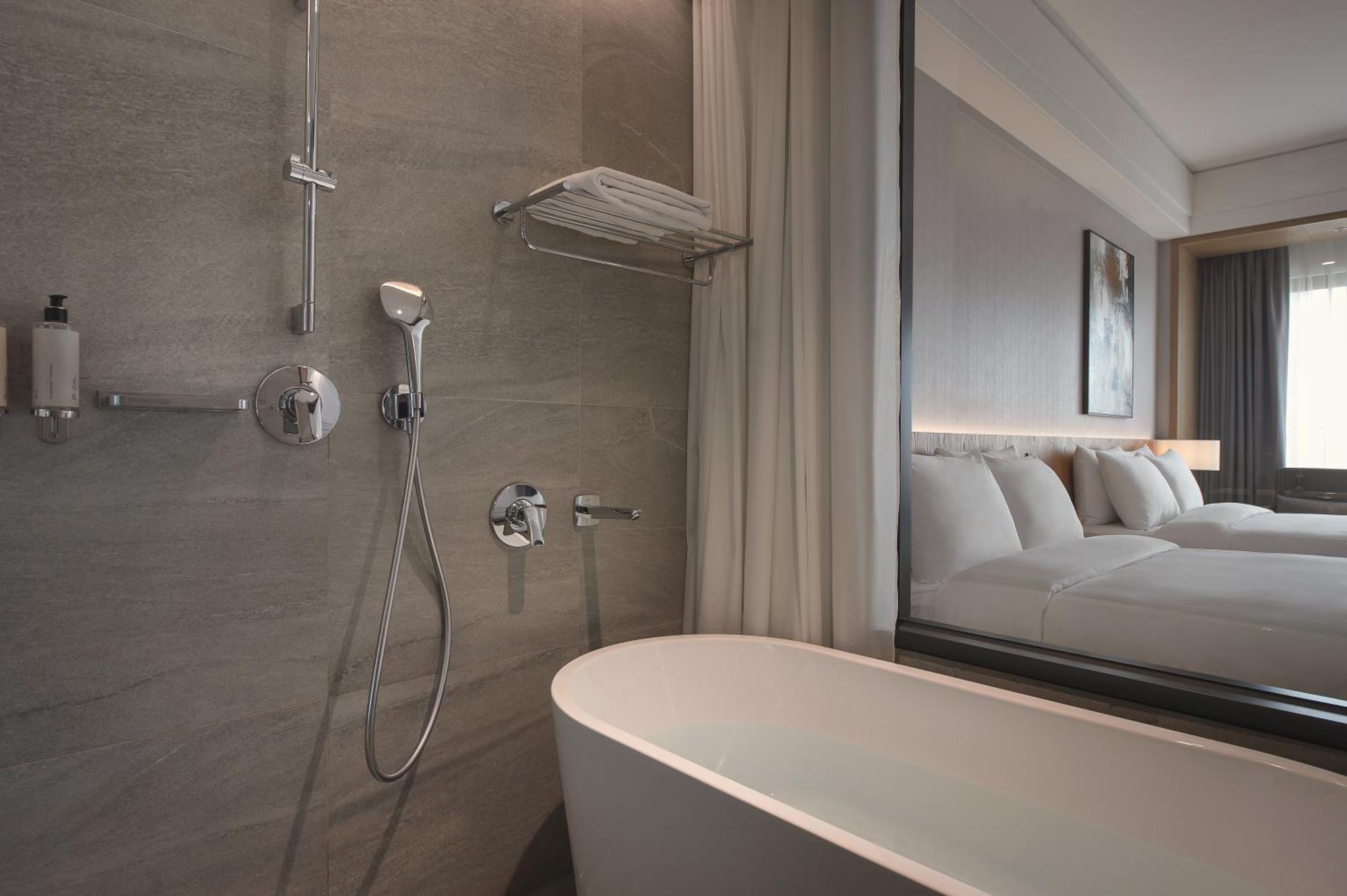 Grand Banyan Hotel Tainan Bagian luar foto